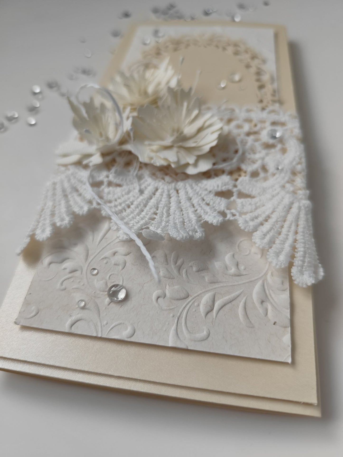 „Nėrinių romantika“ rankų darbo atvirukas–vokelis - Dodeco