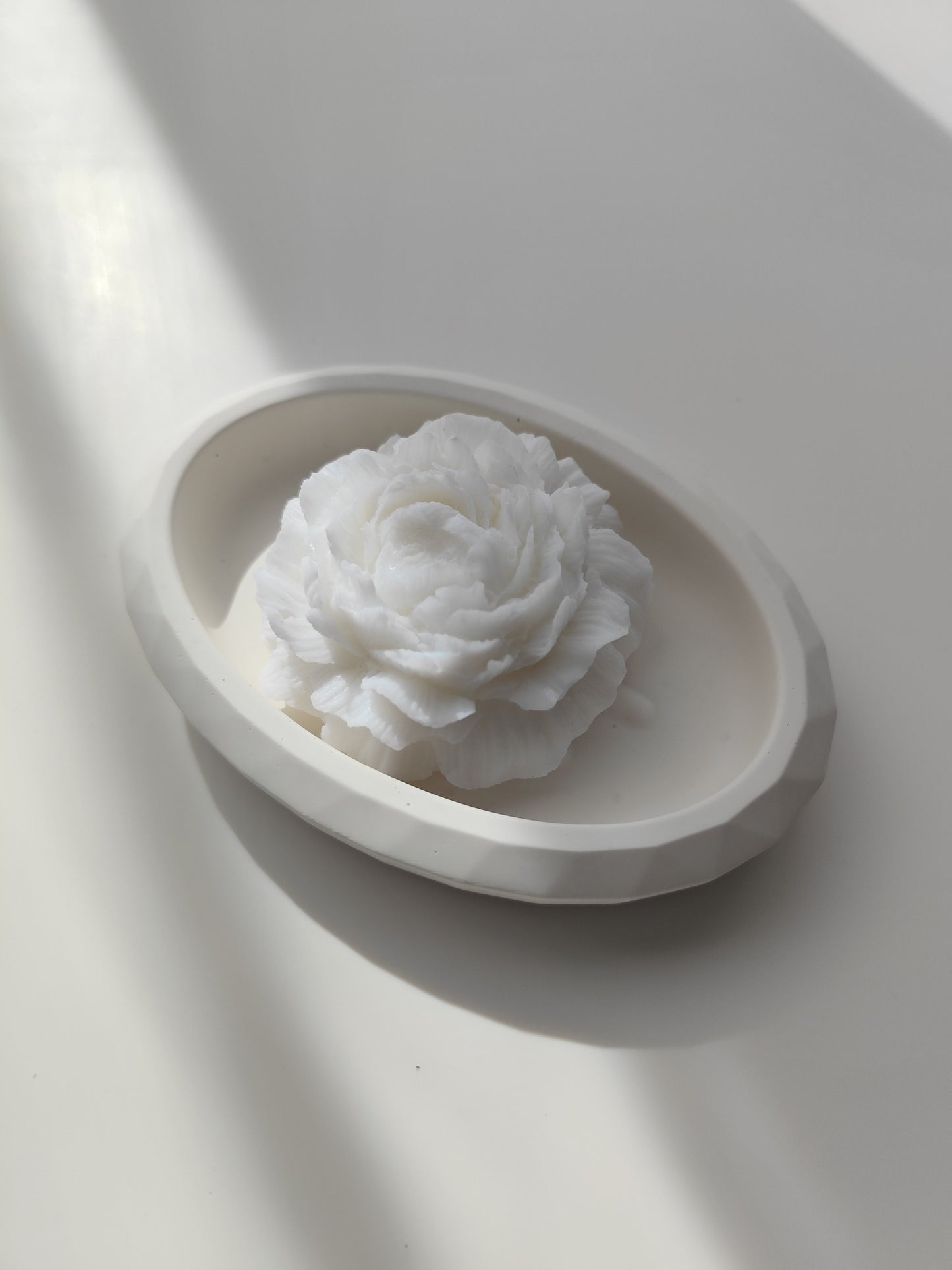 Minimalistinė ovali muilinė iš Jesmonite
