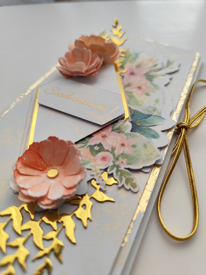 Rankų darbo atvirukas "Sveikinimai" su auksiniais akcentais - Dodeco