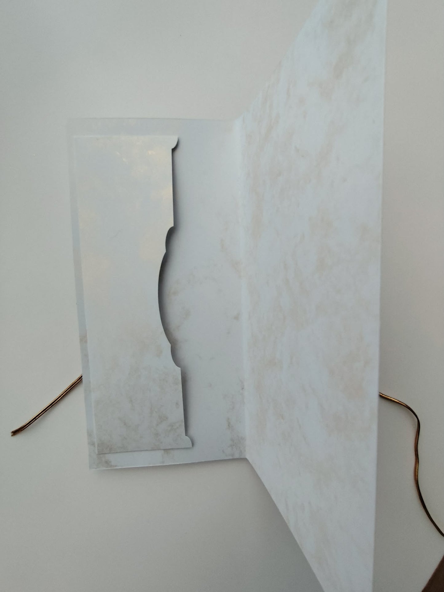 Rankų darbo atvirukas "Sveikinimai" su auksiniais akcentais - Dodeco