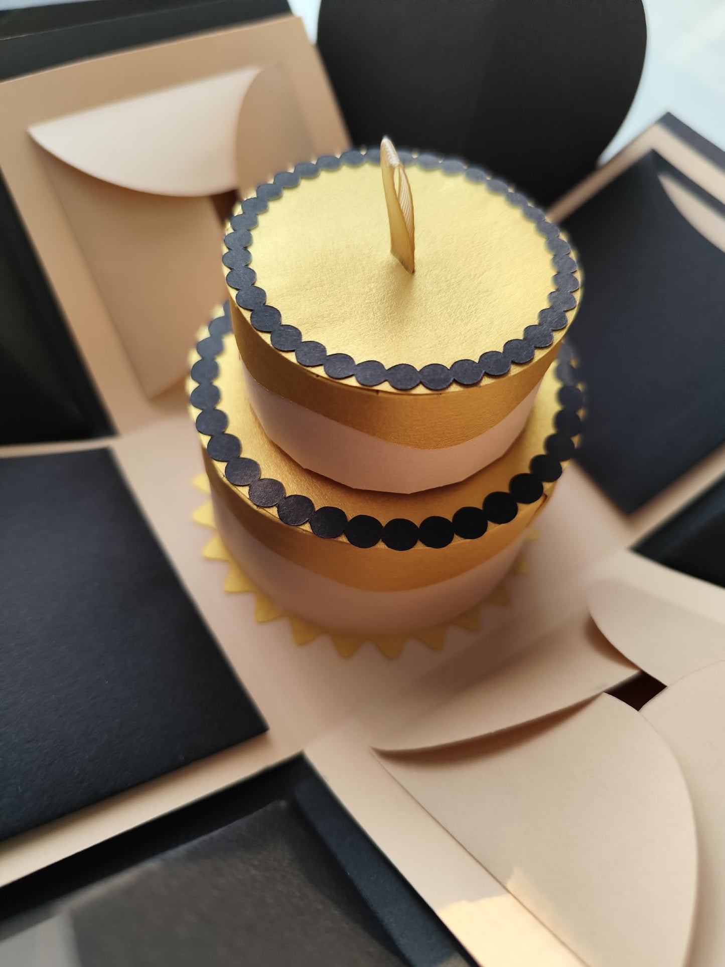 Prabangi juoda staigmenos dėžutė - Dodeco