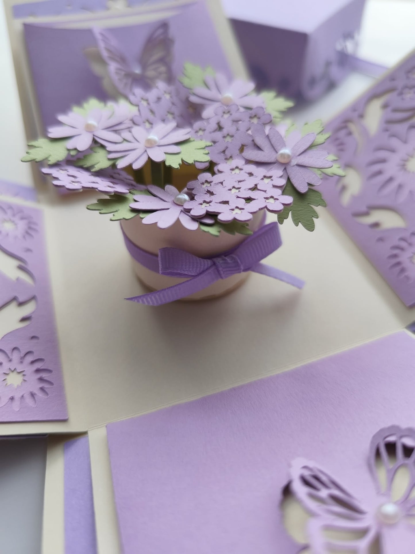 Romantiška levandų spalvos staigmenų dėžutė - Dodeco