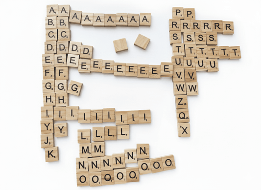 Medinės raidžių kaladėlės - 100 vnt. (2 × 2 cm) - Dodeco