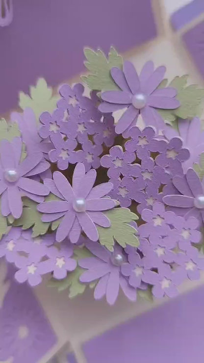 Romantiška levandų spalvos staigmenų dėžutė