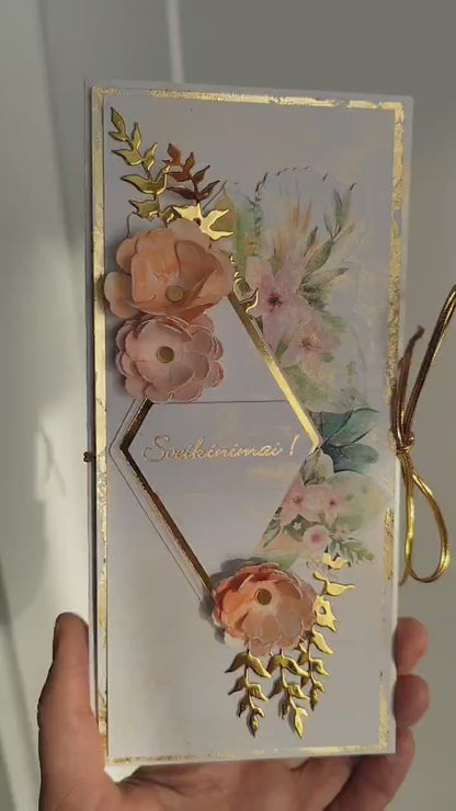 Rankų darbo atvirukas "Sveikinimai" su auksiniais akcentais