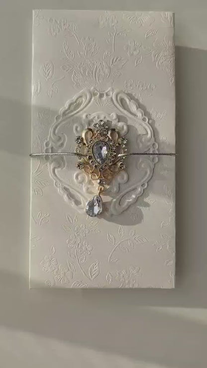 Rankų darbo vokelis pinigams su kristalais